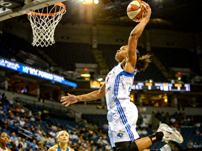 WNBA女子篮球比赛精彩瞬间 - 球员跳投